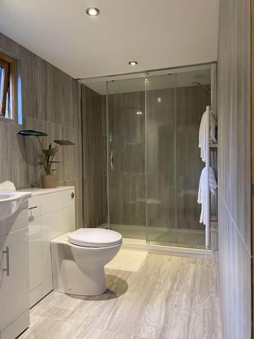 Cosy 1 Bedroom Country Lodge With Free Parking Watlington  Exterior photo